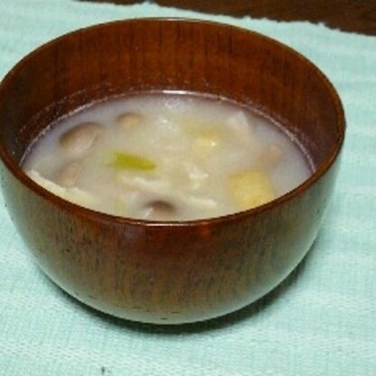 こんばんは。ちょっとズボラな作り方をして見た目NGですが美味しかったです。お味噌を直接お鍋に入れてグチュグチュかき混ぜたので、ネギがバラバラに。折角のレシピを。